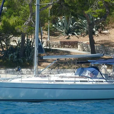 Sail Yacht بوتيل 4*